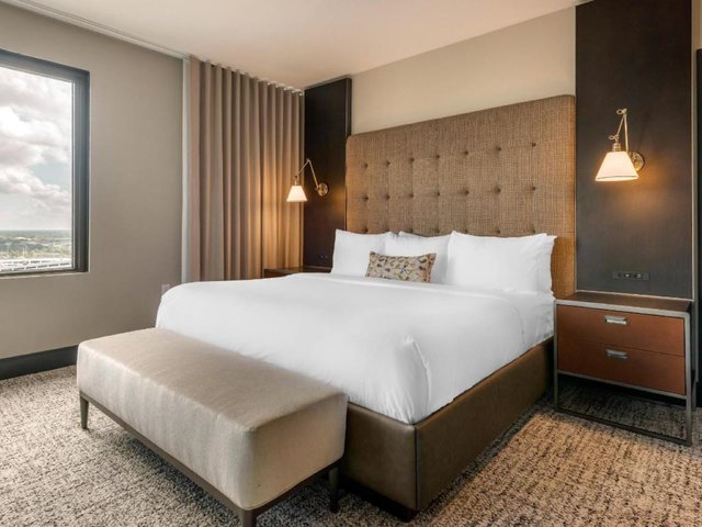 Cambria Hotel Houston Downtown - FROSCH Hotel Collection